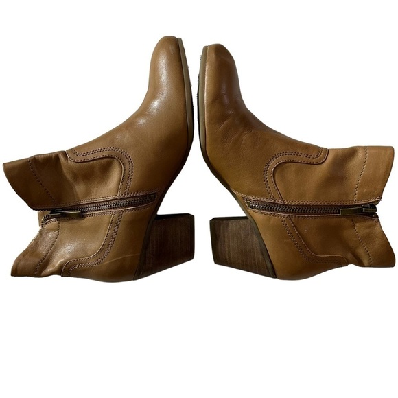 🌸2/$25 Tignanello Tan Leather Western Heeled Bootie - Picture 7 of 8